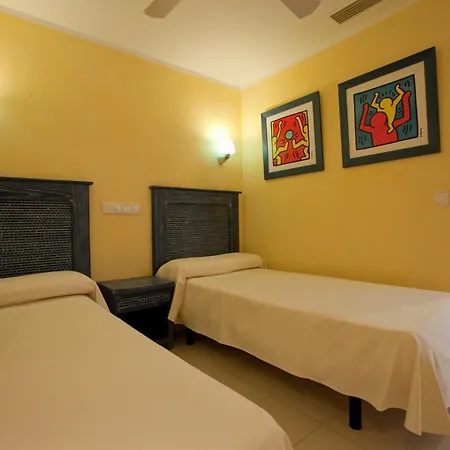 Отель Royal Family Club