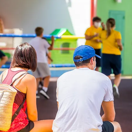 Royal Family Club Отель Сон-Боу