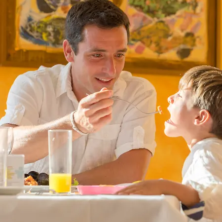 Отель Royal Family Club 4*