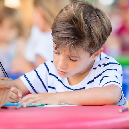 Royal Family Club 4*