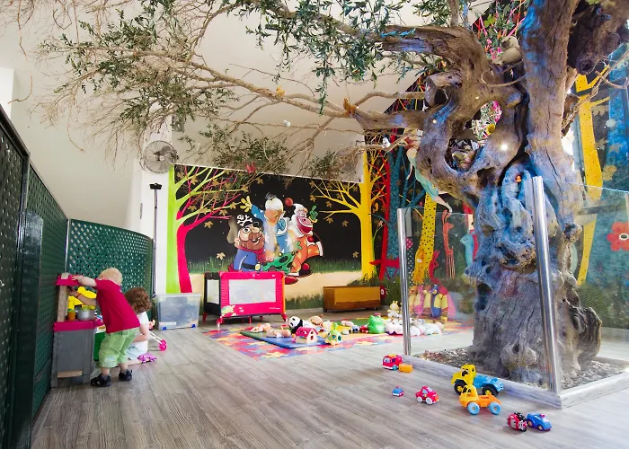 Royal Family Club Hotel 4*