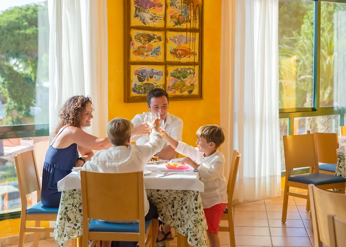 Royal Family Club 4*