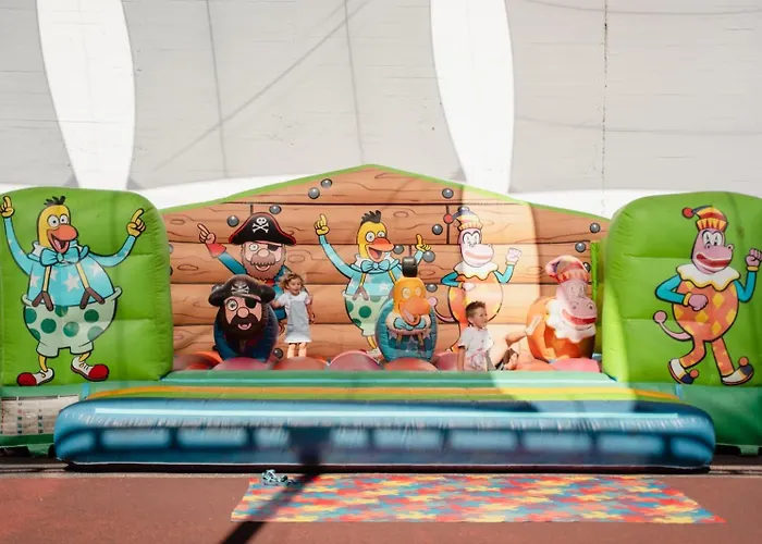 Hotel Royal Family Club