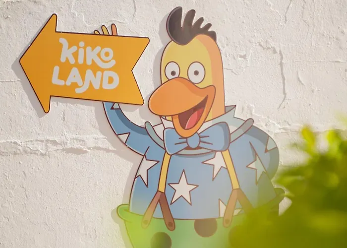 Royal Family Club 4*