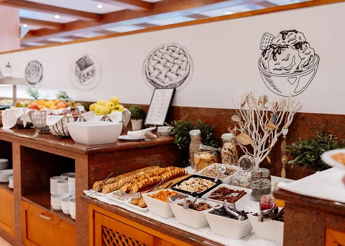 Royal Family Club Hotel 4*