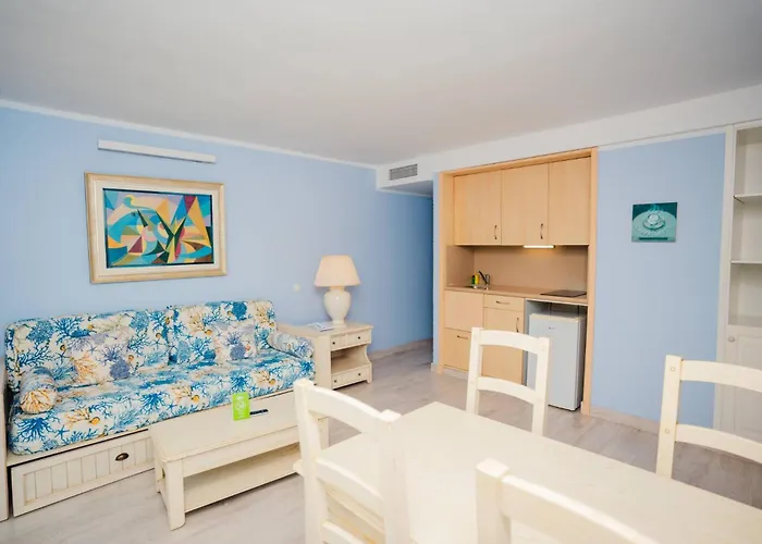 Hotel Royal Family Club