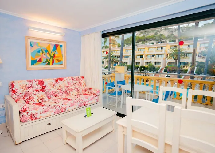 Royal Family Club Hotel