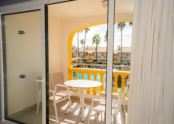 Royal Family Club 4*