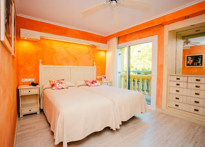 Hotel Royal Family Club