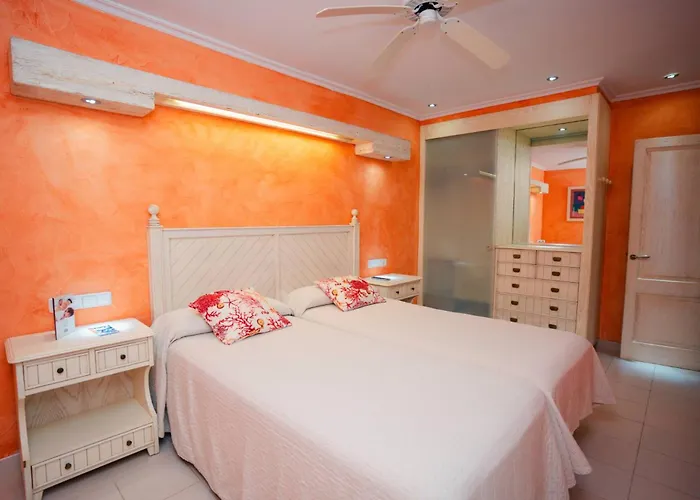 Royal Family Club Hotel