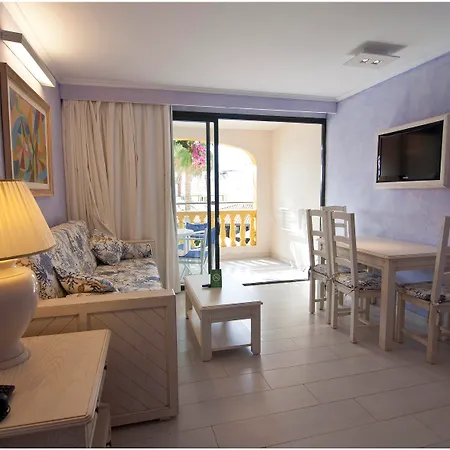 Hotel Royal Family Club