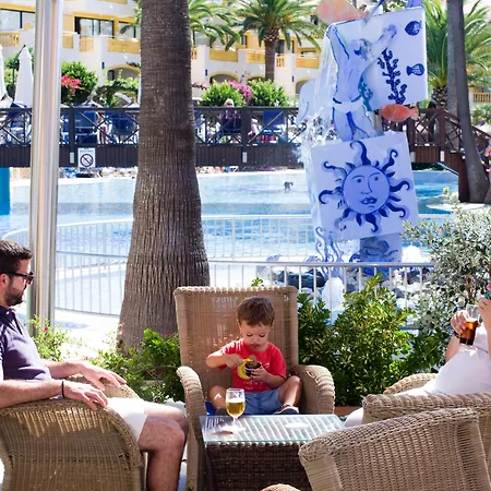 Hotel Royal Family Club