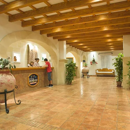 Royal Family Club Hotel