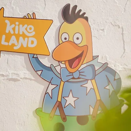 Royal Family Club 4*