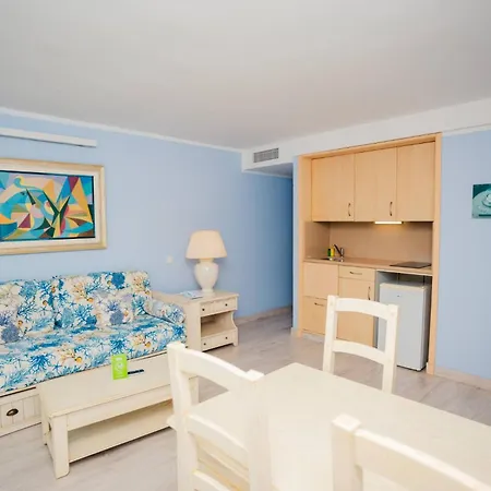 Hotel Royal Family Club