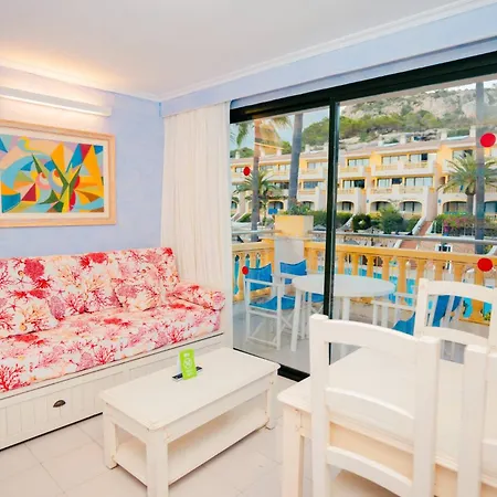 Royal Family Club Hotel