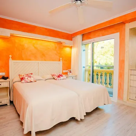 Hotel Royal Family Club