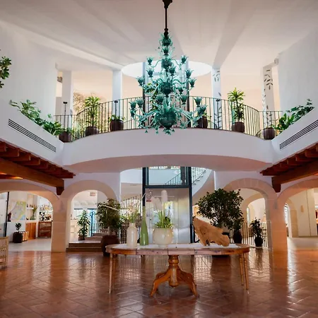 Royal Family Club Hotel