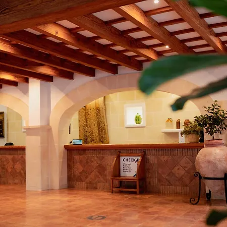 Hotel Royal Family Club