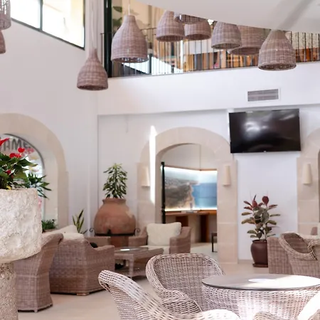 Royal Family Club Hotel 4*