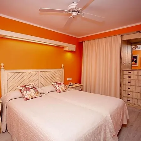 Royal Family Club Hotel