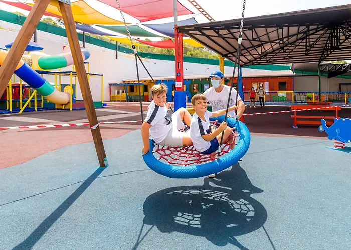 Royal Family Club Hotel 4*