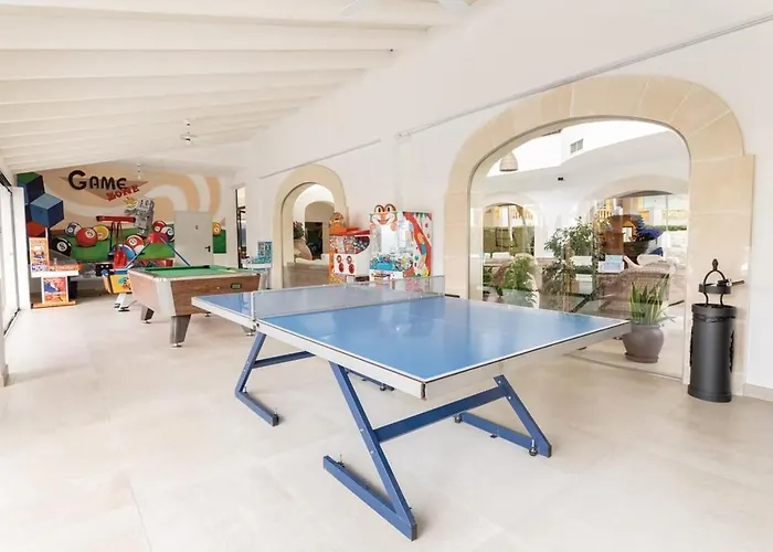 Royal Family Club Hotel