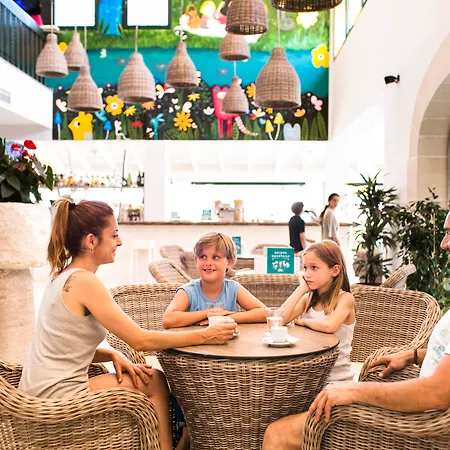 Ξενοδοχείο Royal Family Club 4*