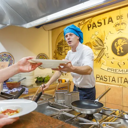 Royal Family Club Ξενοδοχείο 4*