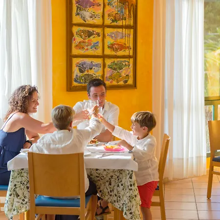 Royal Family Club 4*