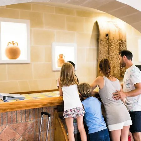 Hotel Royal Family Club