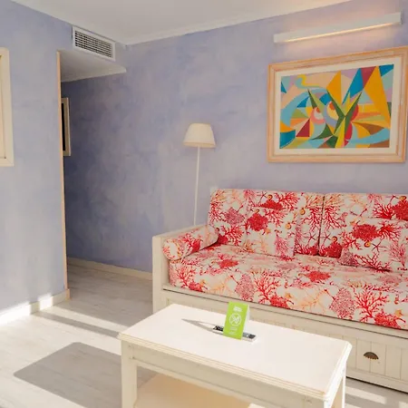 Royal Family Club 4*