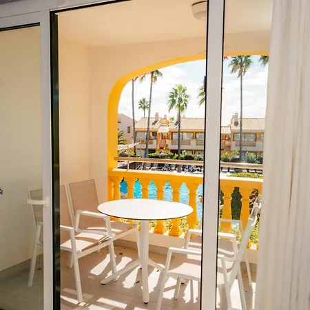 Royal Family Club 4*