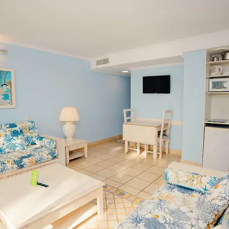 Royal Family Club Hotel 4*