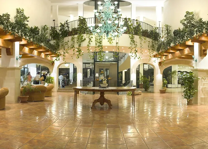 Royal Family Club Hotel