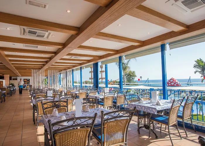 Royal Family Club Hotel 4*